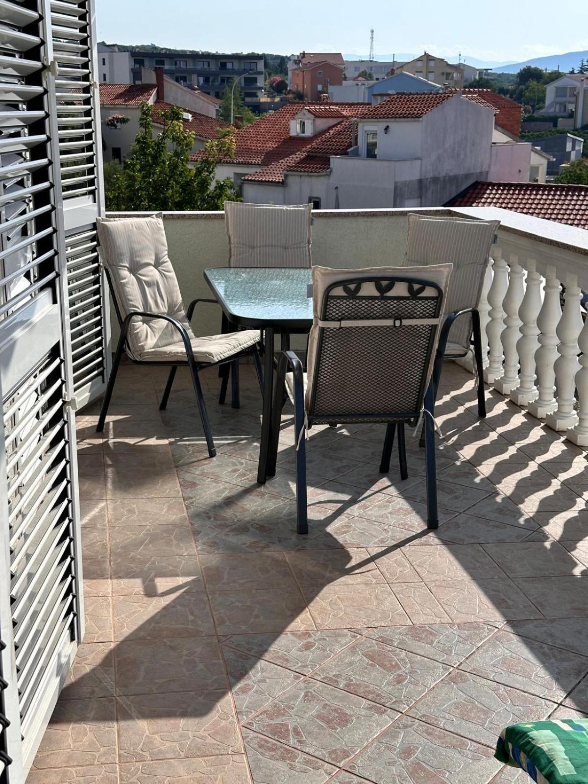 Apartmani Djurda Кърк Екстериор снимка