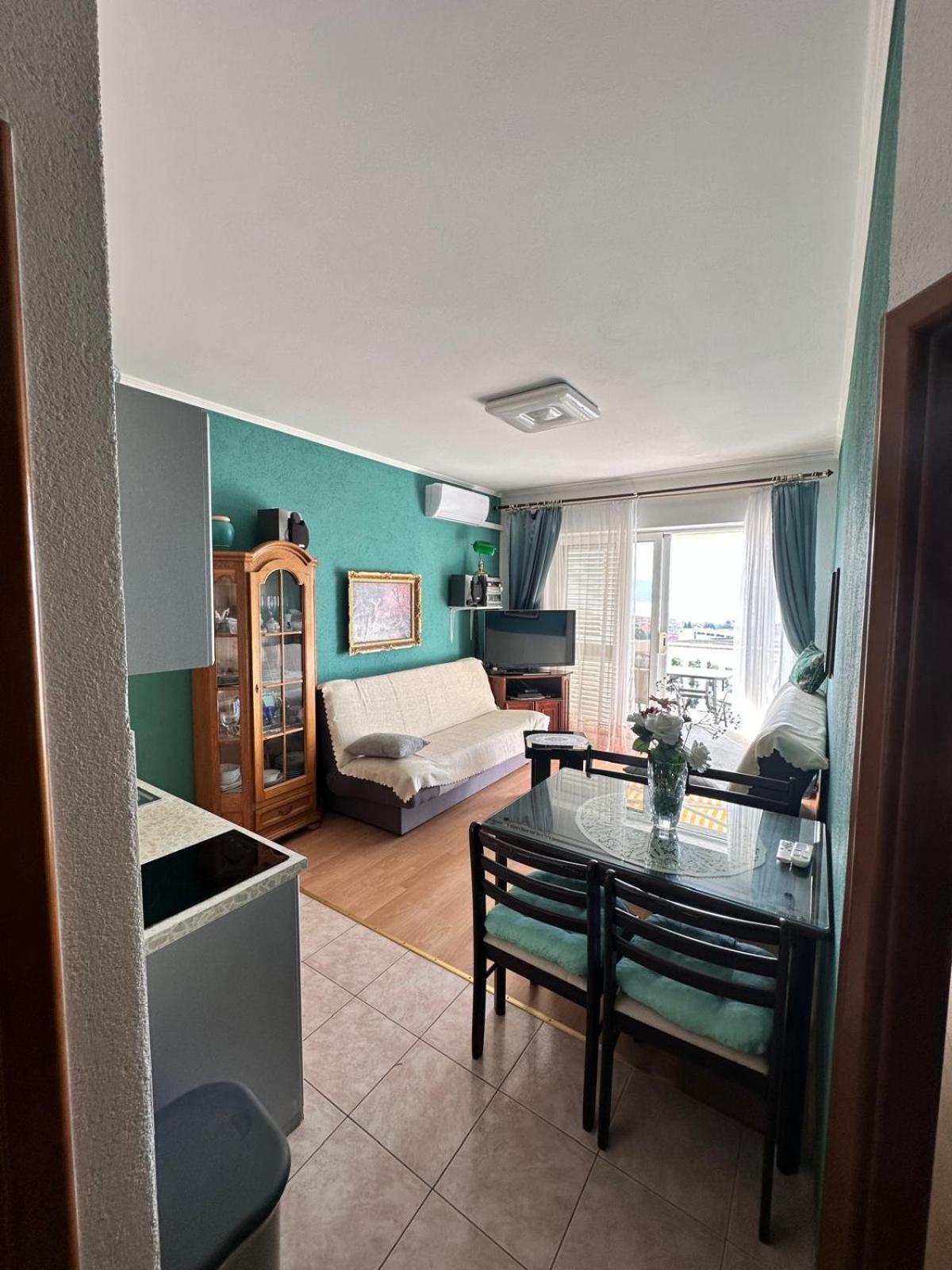 Apartmani Djurda Кърк Екстериор снимка