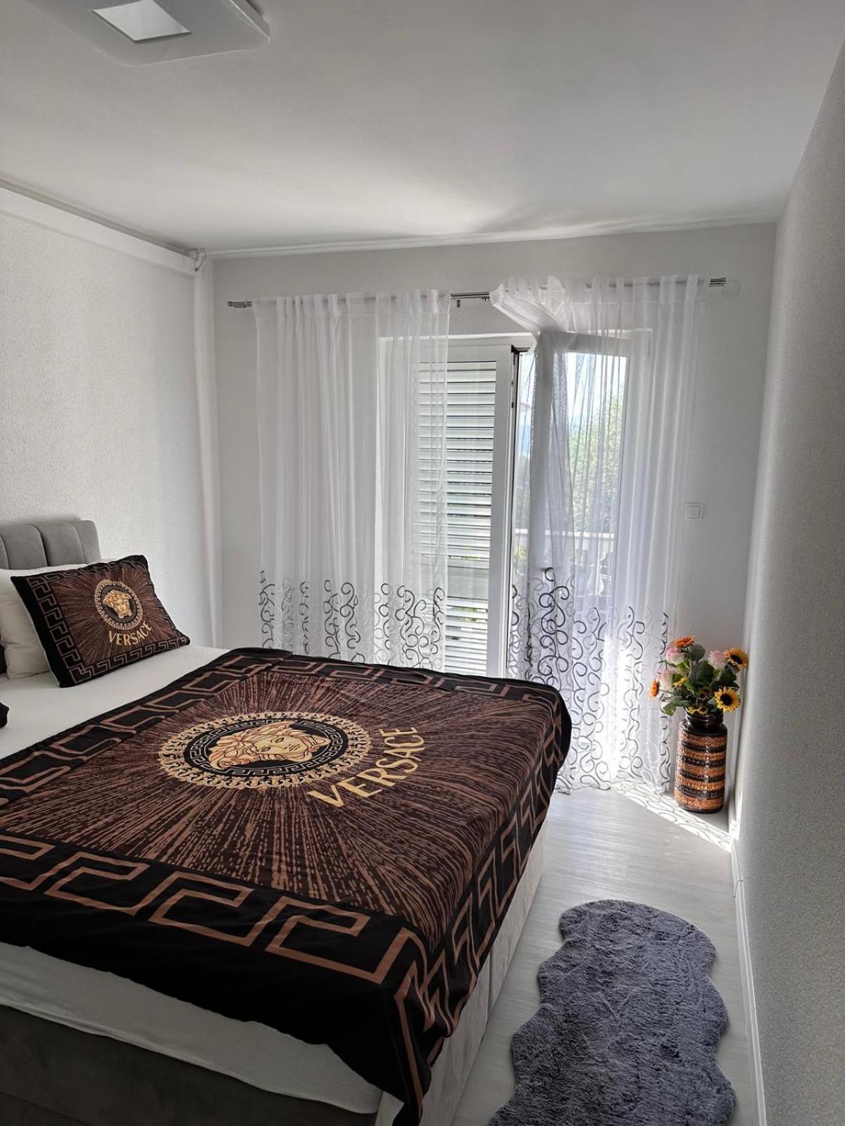 Apartmani Djurda Кърк Екстериор снимка