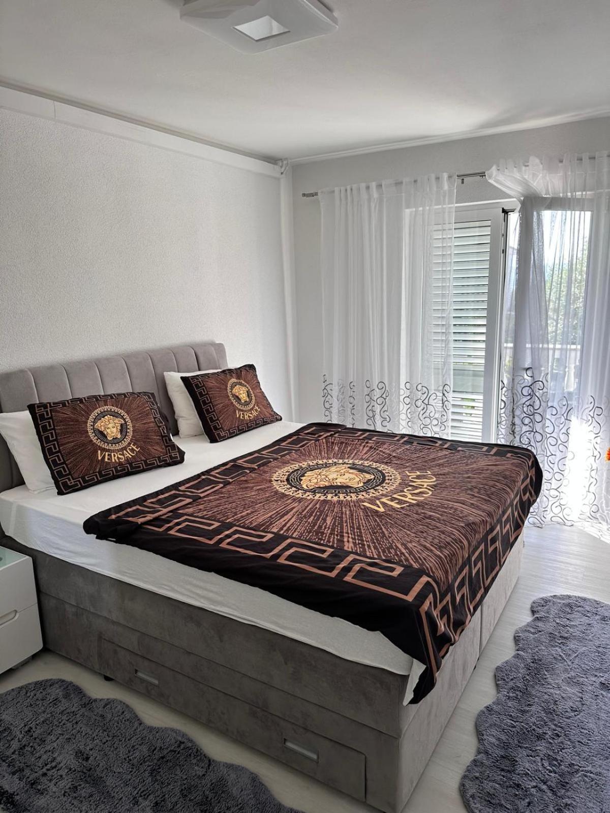 Apartmani Djurda Кърк Екстериор снимка