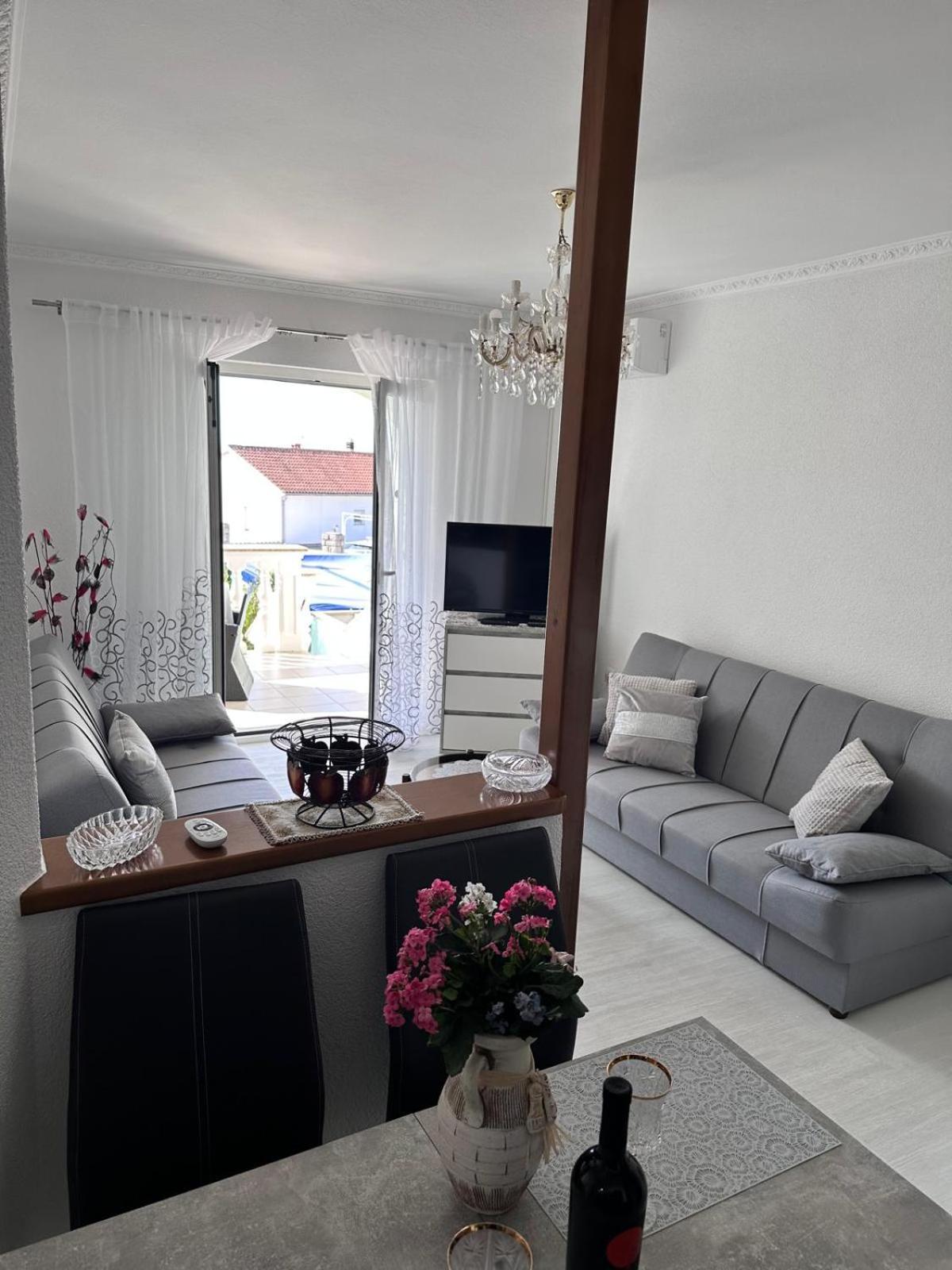 Apartmani Djurda Кърк Екстериор снимка